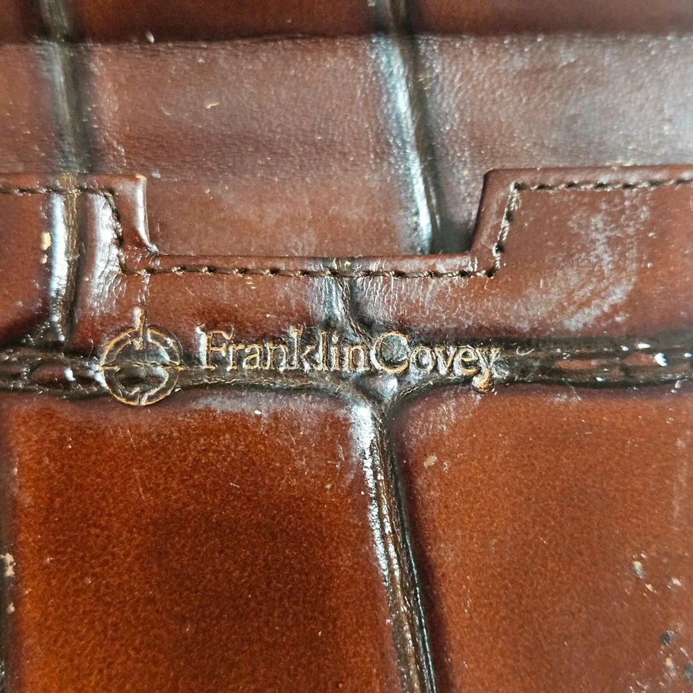 Franklin Covey Crocodile Embossed Leather Business Card Holder Wallet Old Money